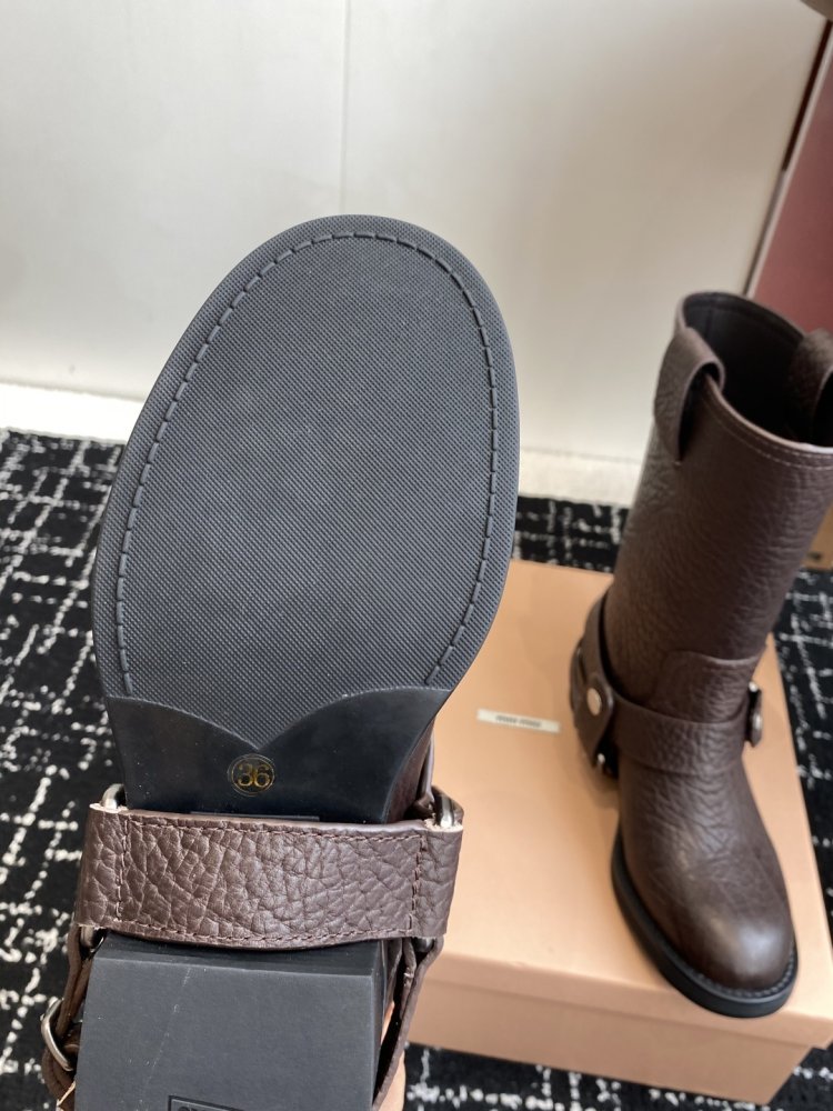 Короткие кожаные сапоги женские фото 9