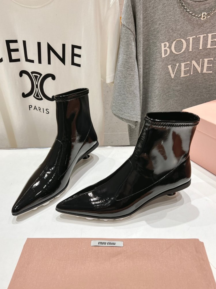 Short Pointed boots Chelsea women's