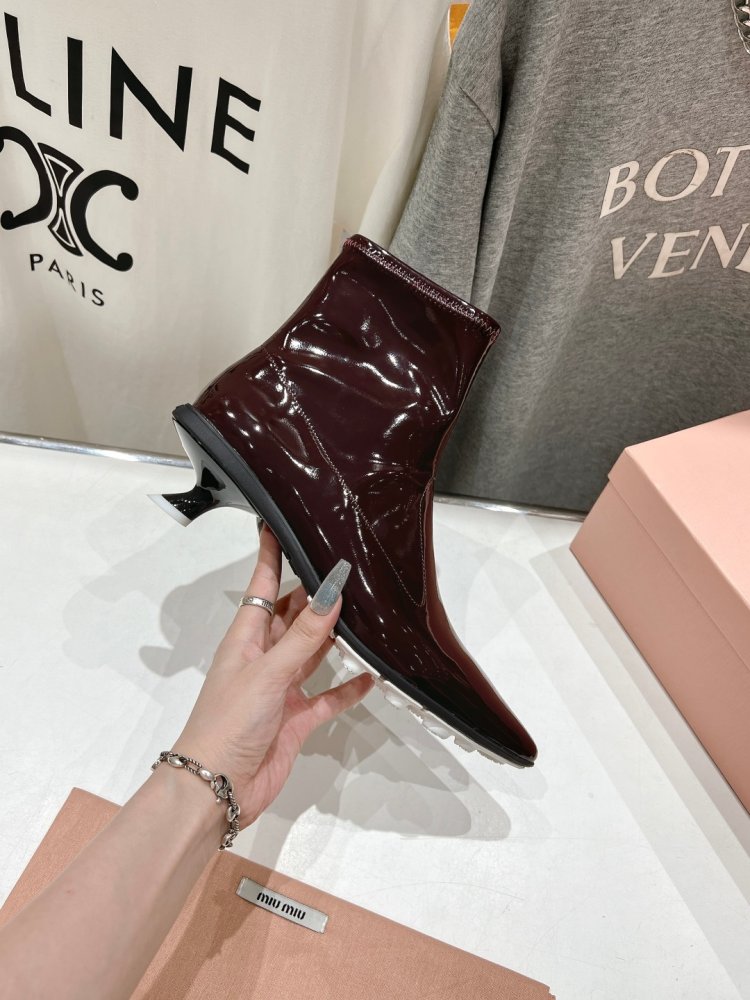 Короткие остроносые ботинки Челси женские фото 4