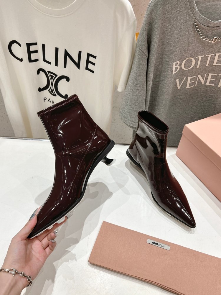 Короткие остроносые ботинки Челси женские фото 5