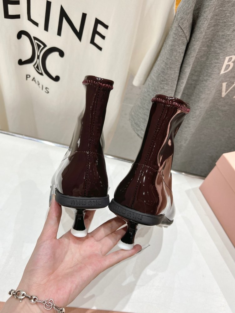 Короткие остроносые ботинки Челси женские фото 6