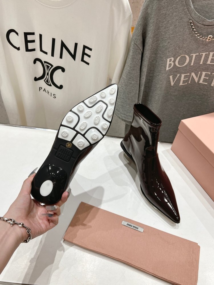 Короткие остроносые ботинки Челси женские фото 9