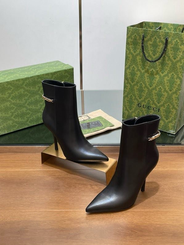 Короткие сапоги на высоком каблуке с пряжкой Horsebit