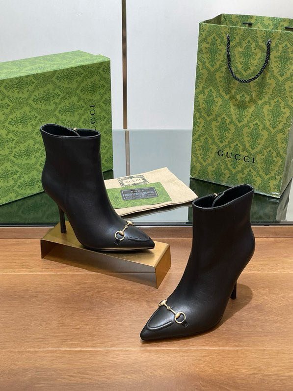 Короткие сапоги на высоком каблуке с пряжкой Horsebit