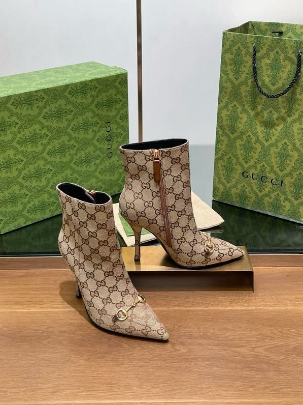 Короткие сапоги на высоком каблуке с пряжкой Horsebit фото 4