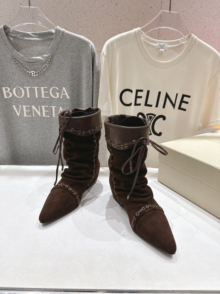 Короткие женские саопги со шнуровкой до середины голени фото 3