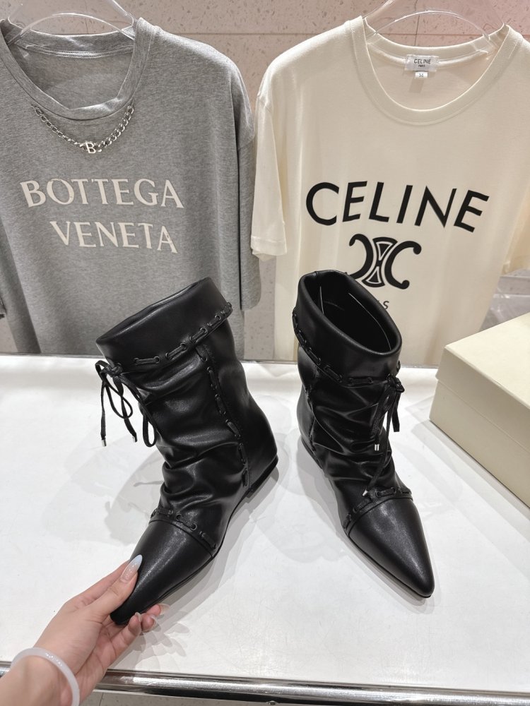 Короткі жіночі саопги зі шнурівкою до середини гомілки фото 4