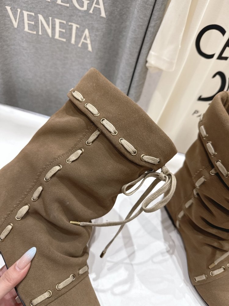 Короткі жіночі саопги зі шнурівкою до середини гомілки фото 6