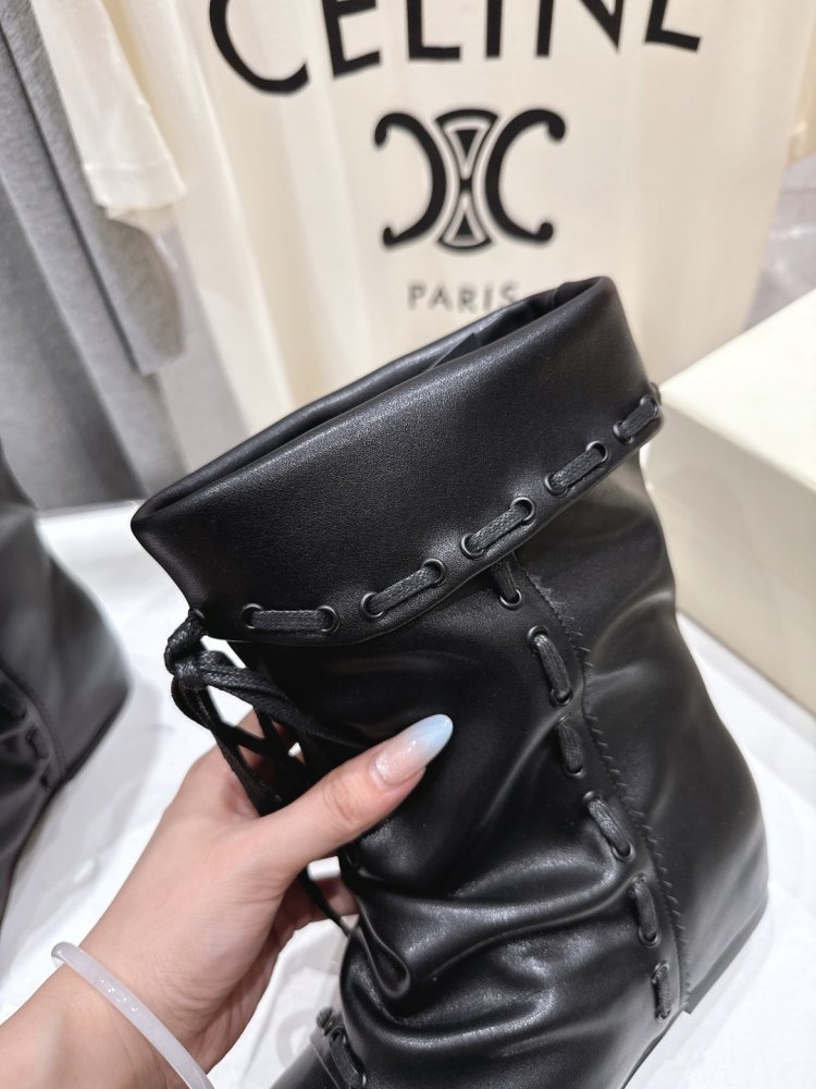 Короткі жіночі саопги зі шнурівкою до середини гомілки фото 6