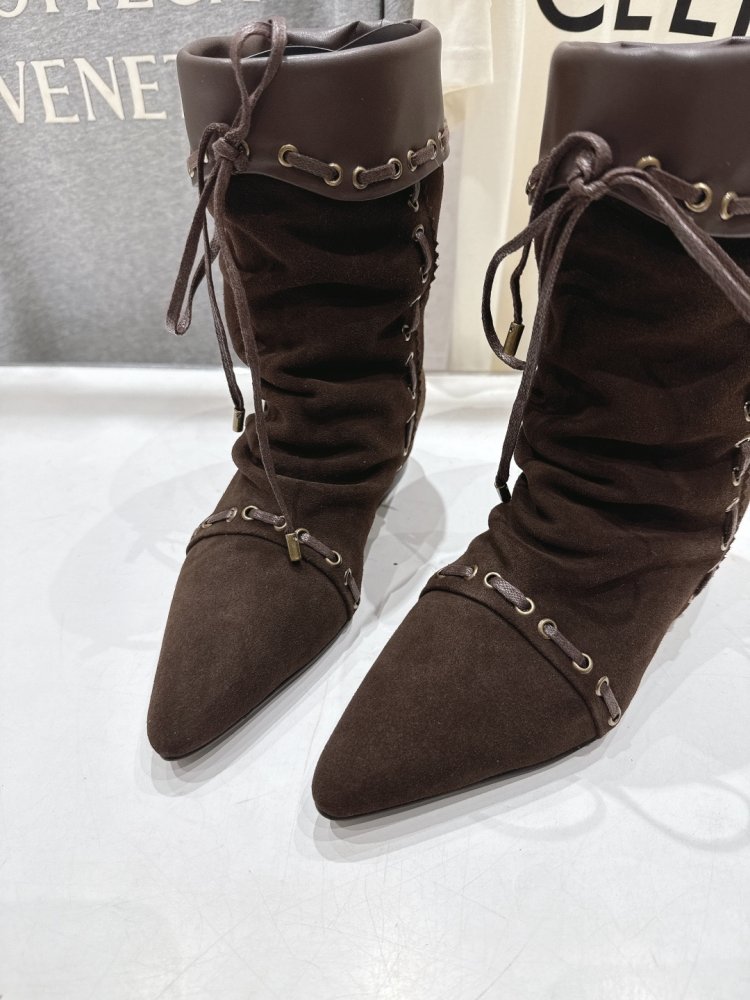 Короткие женские саопги со шнуровкой до середины голени фото 7