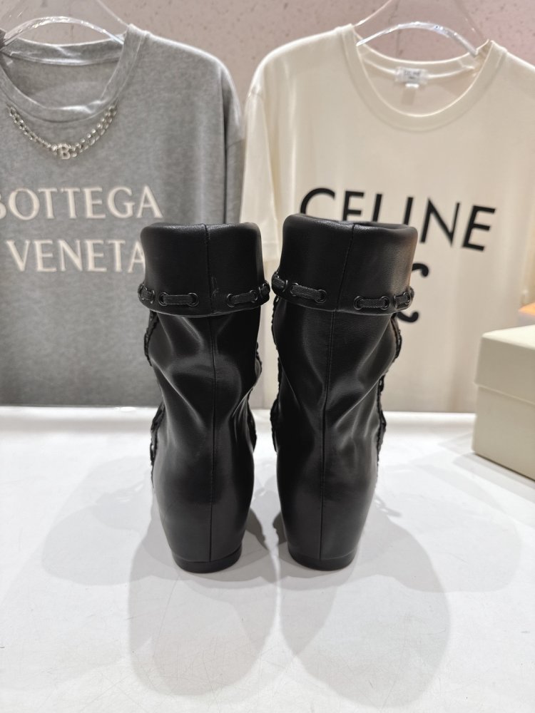 Короткі жіночі саопги зі шнурівкою до середини гомілки фото 8