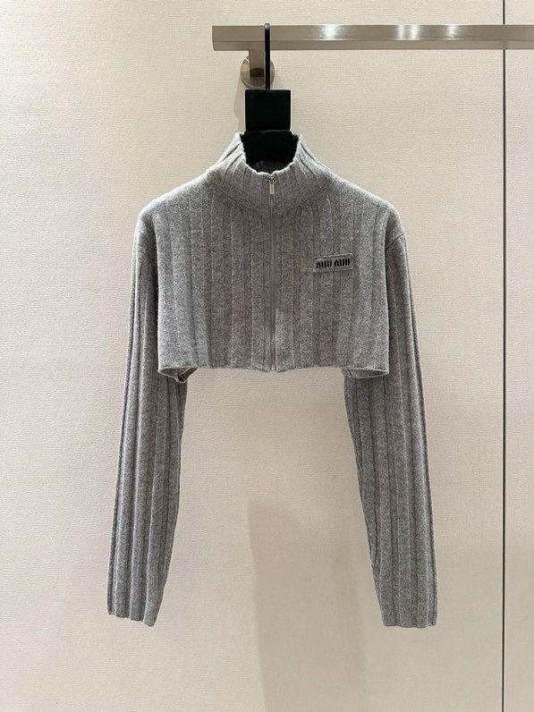 Короткий кардиган на блискавки