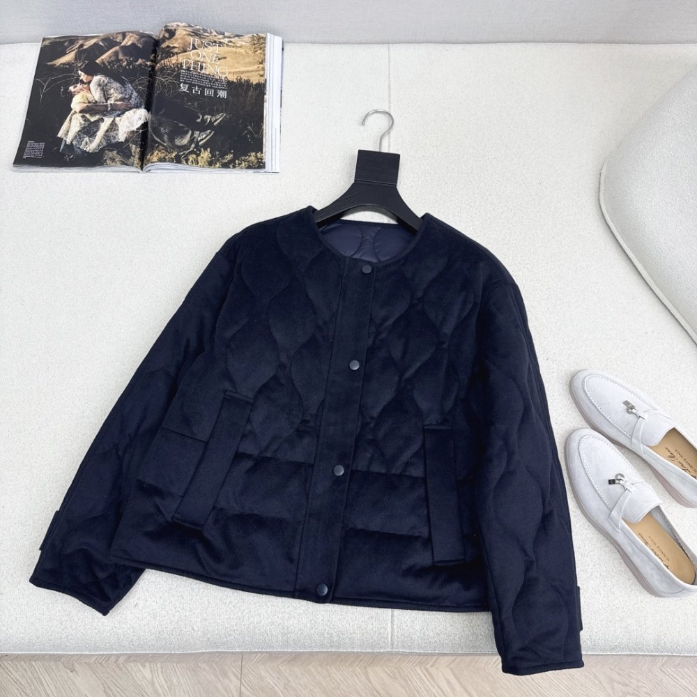 Короткий кашемировый пуховик с круглым вырезом