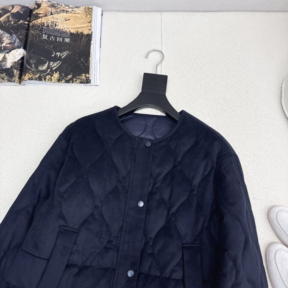 Короткий кашемировый пуховик с круглым вырезом фото 2