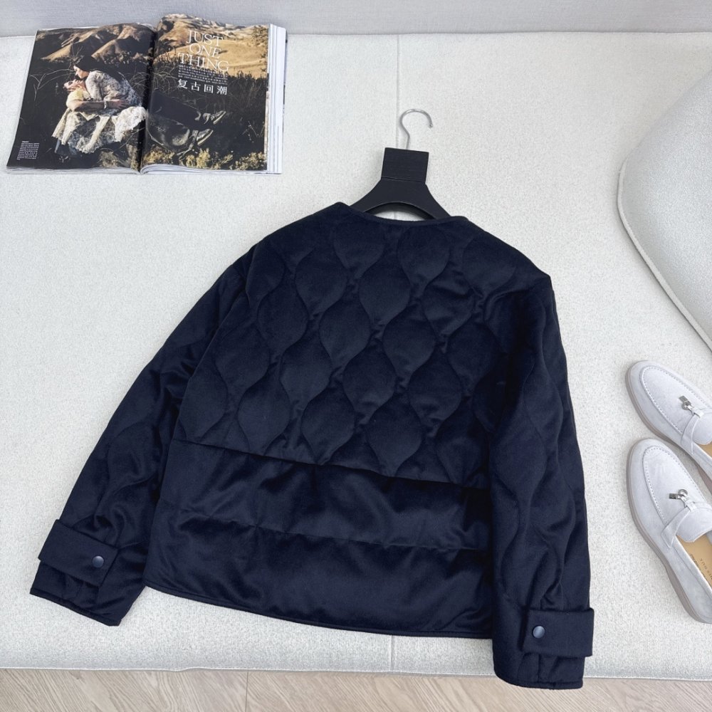 Короткий кашемировый пуховик с круглым вырезом фото 8