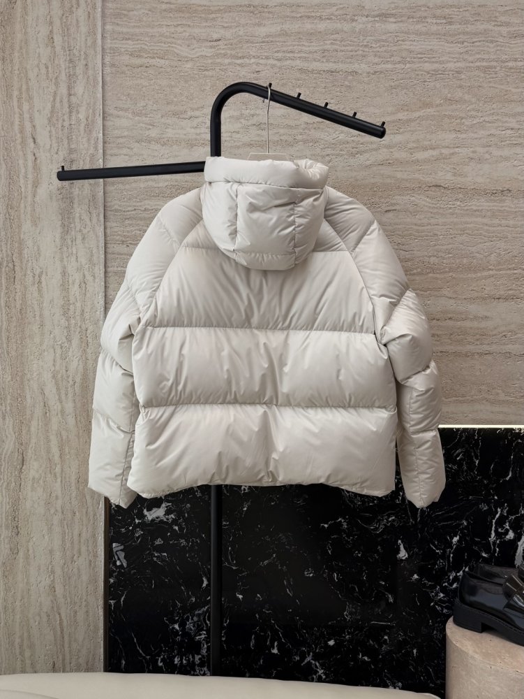 Короткий пуховик Celine з капюшоном фото 2