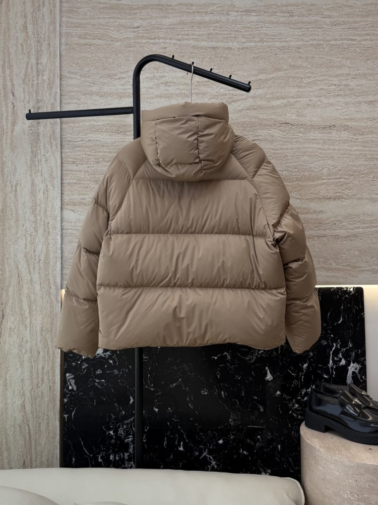 Короткий пуховик Celine с капюшоном фото 2