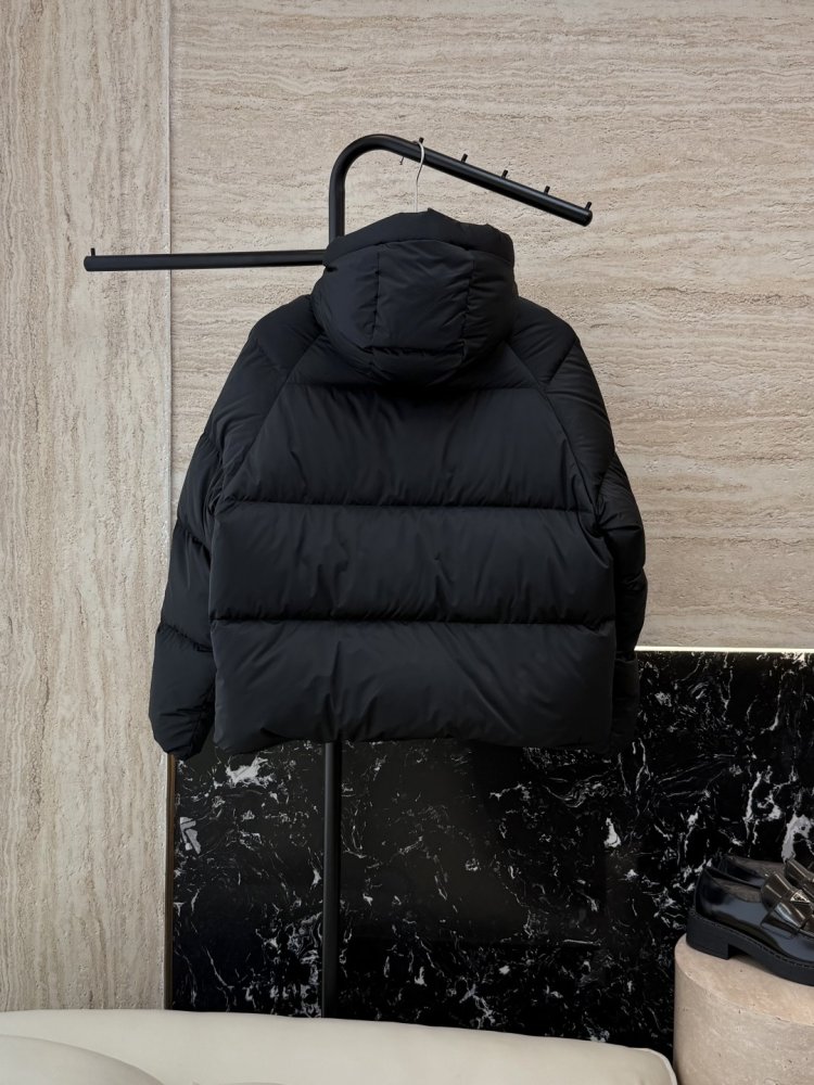 Короткий пуховик Celine з капюшоном фото 2