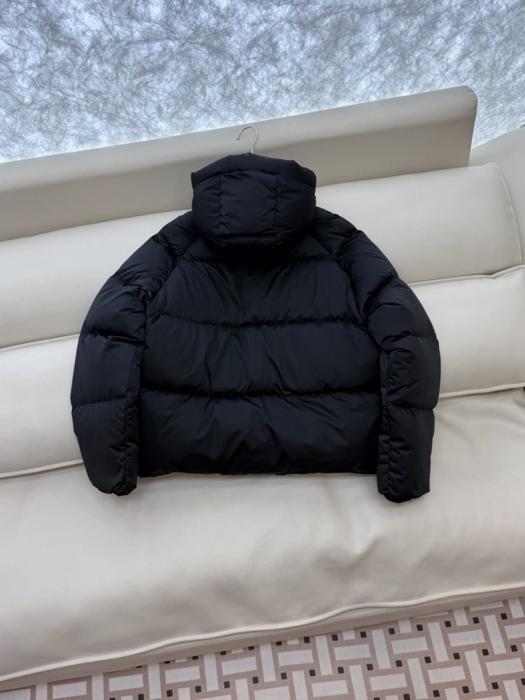 Короткий пуховик Celine з капюшоном фото 5