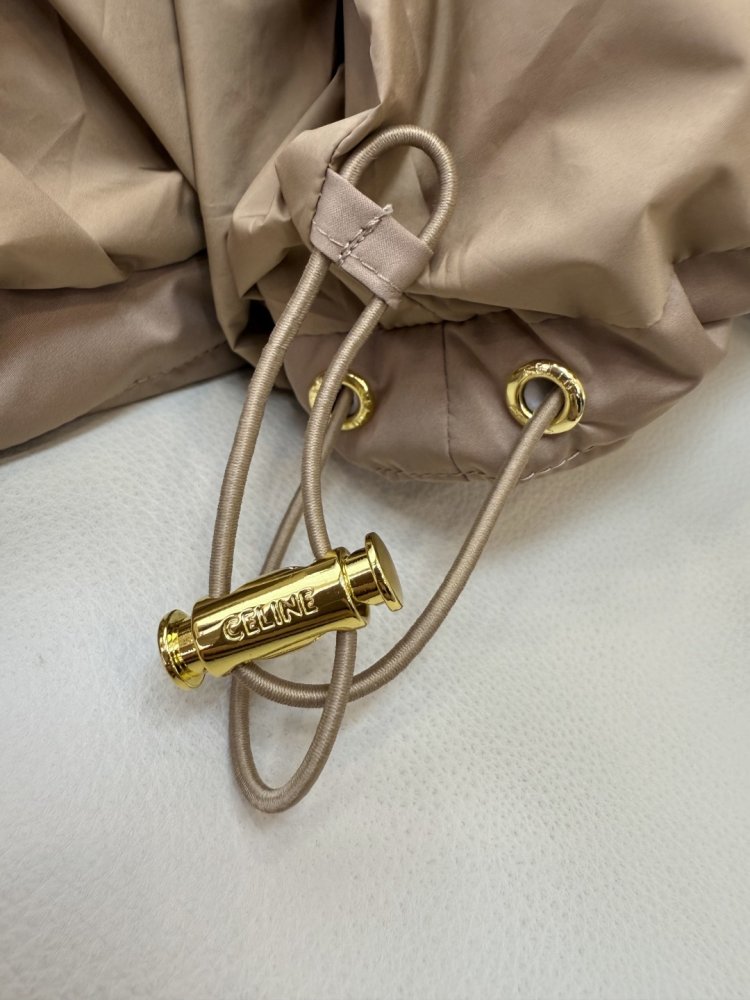 Короткий пуховик Celine с капюшоном фото 8