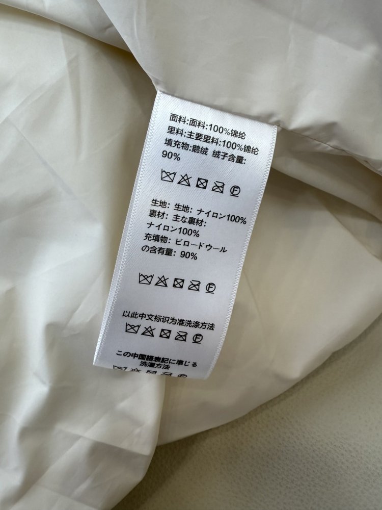 Короткий пуховик Celine з капюшоном фото 9