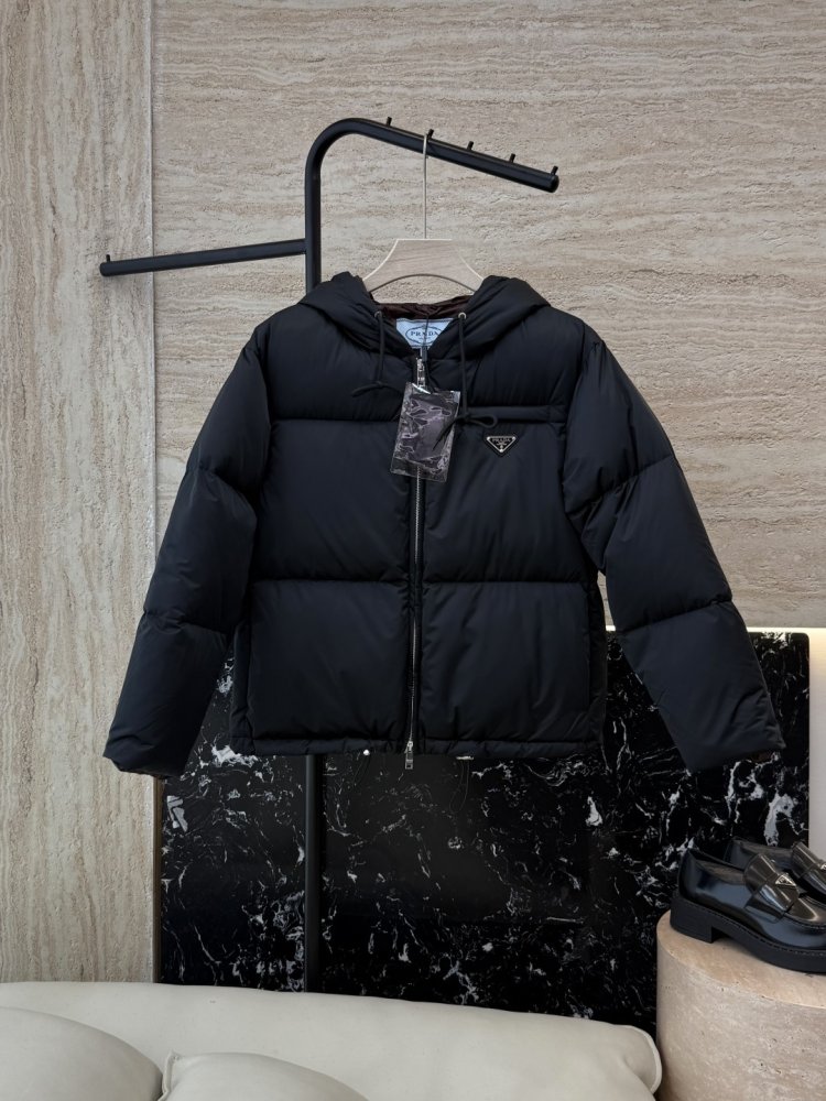 Короткий пуховик жіночий