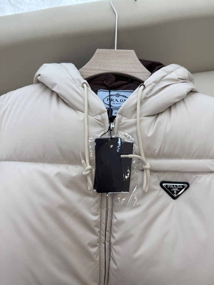 Короткий пуховик женский фото 6