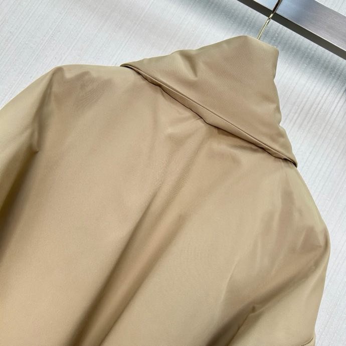 Короткий стьобаний тренч фото 5