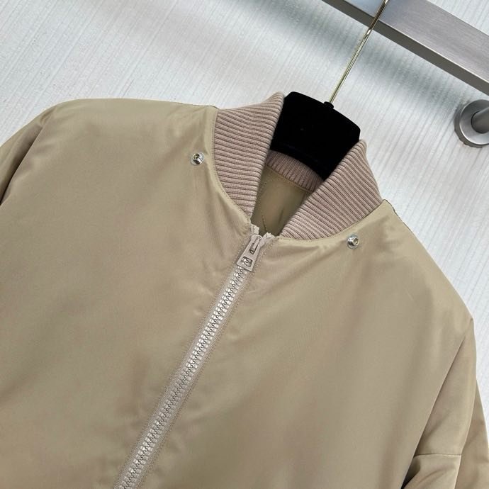 Короткий стьобаний тренч фото 8