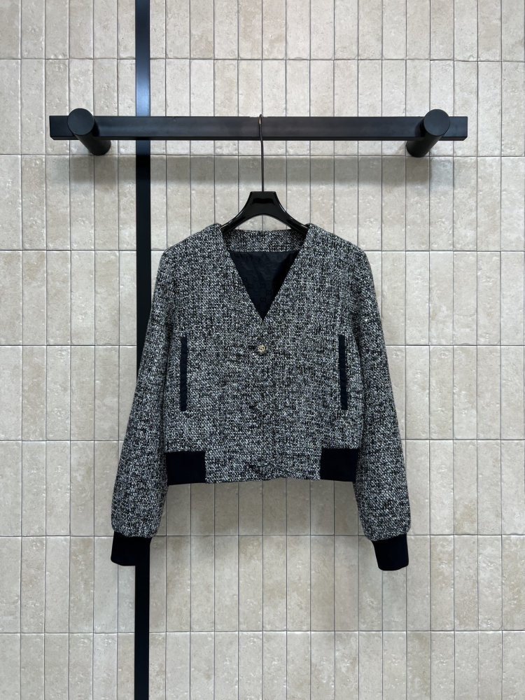 A short твидовое coat women's