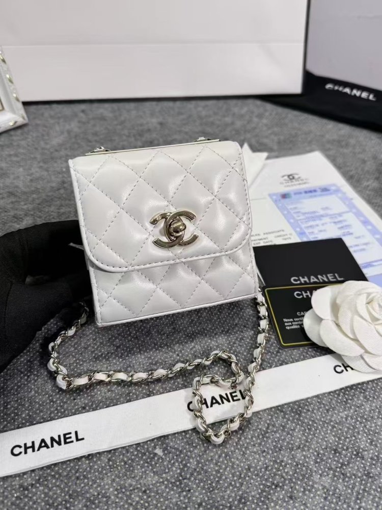 Кошелек кожаный на цепочке