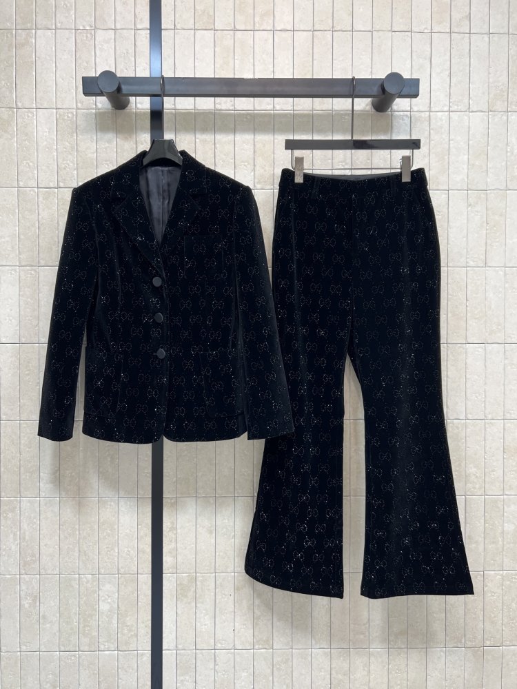 Костюм бархатный женский