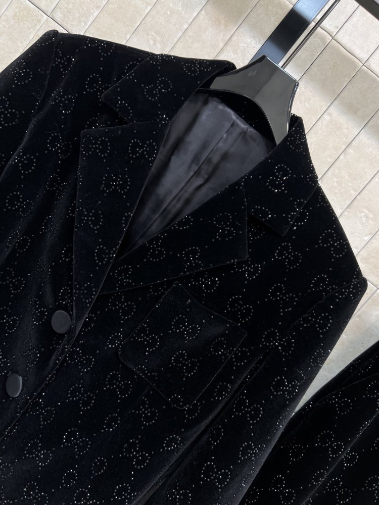 Костюм бархатный женский фото 2