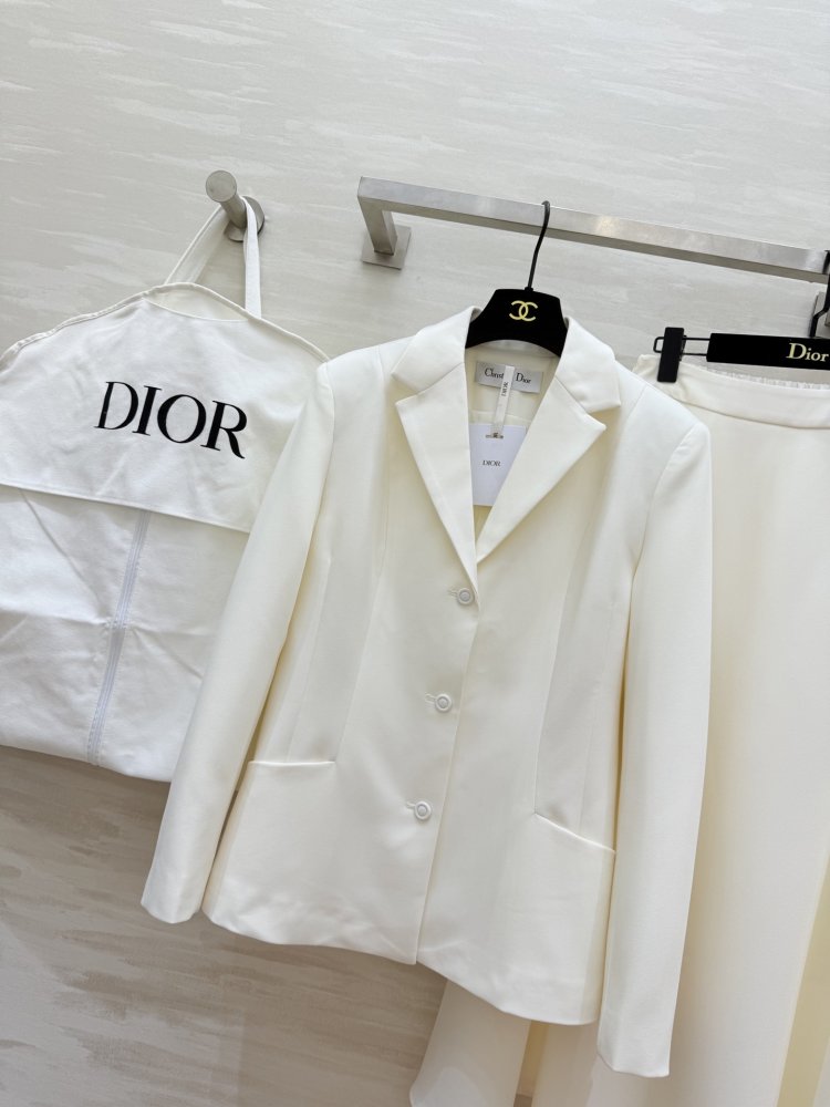 Костюм белый брючный женский (пиджак и длинная юбка) фото 2