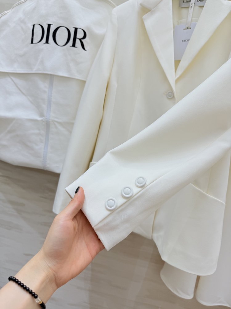 Костюм белый брючный женский (пиджак и длинная юбка) фото 5