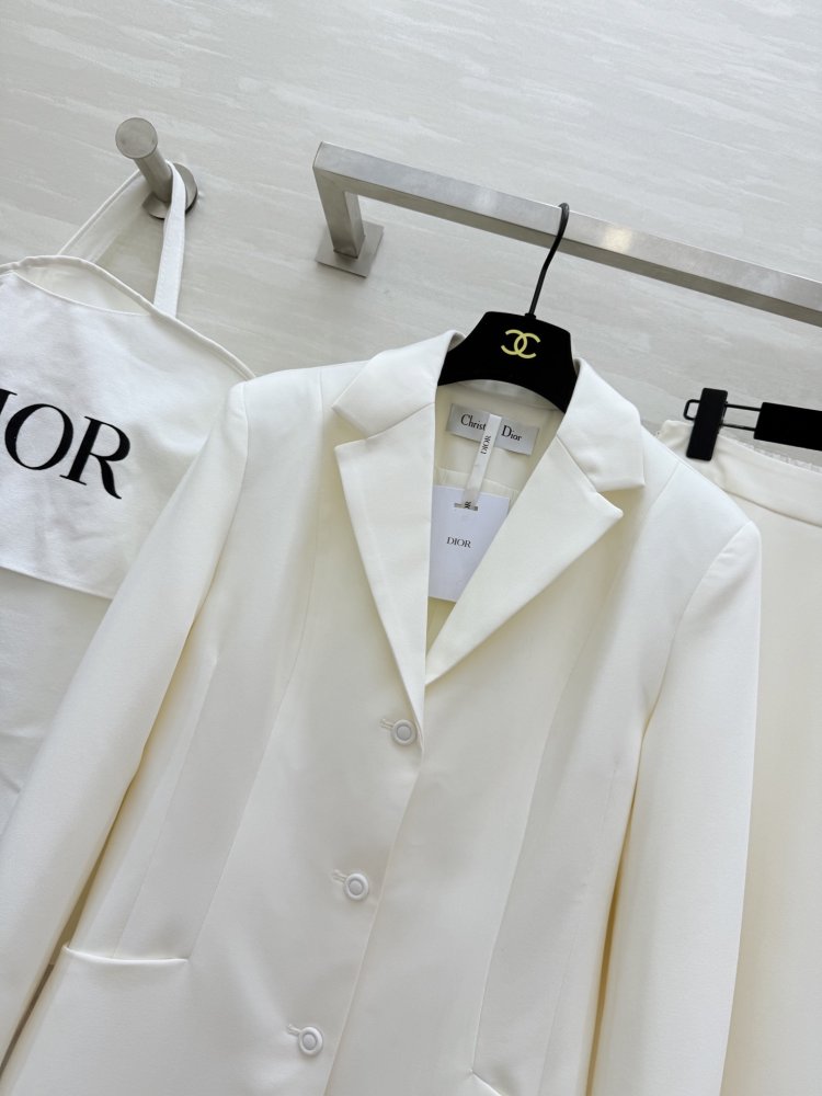 Костюм белый брючный женский (пиджак и длинная юбка) фото 6