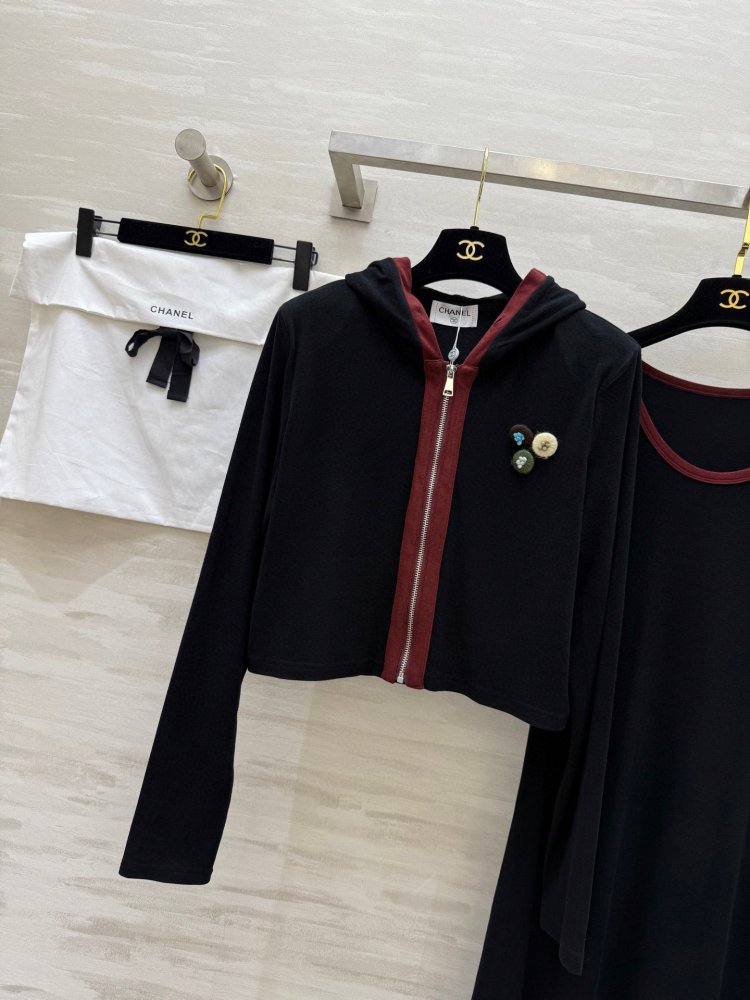 Костюм двойка женский (куртка с капюшоном и макси платье) фото 2