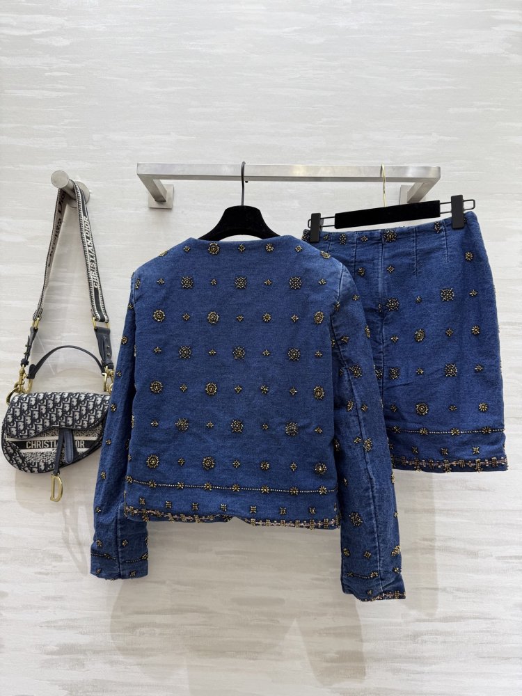 Костюм джинсовый женский с отделкой бисером фото 7