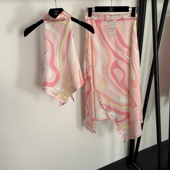 Костюм (юбка и топ)