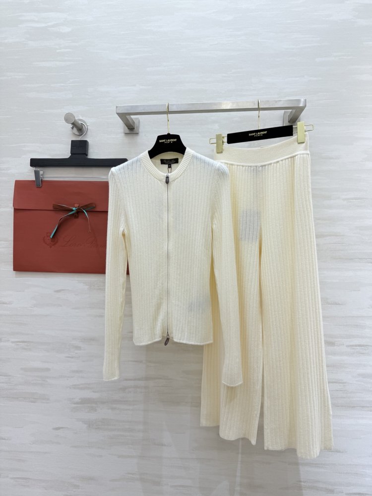 Костюм кашеміру жіночий