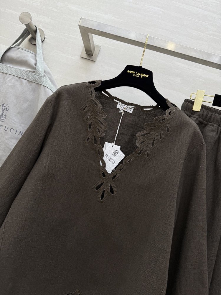 Костюм льняной коричневый женский (блуза и брюки) фото 2