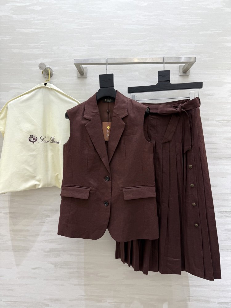 Костюм лляної жіночий