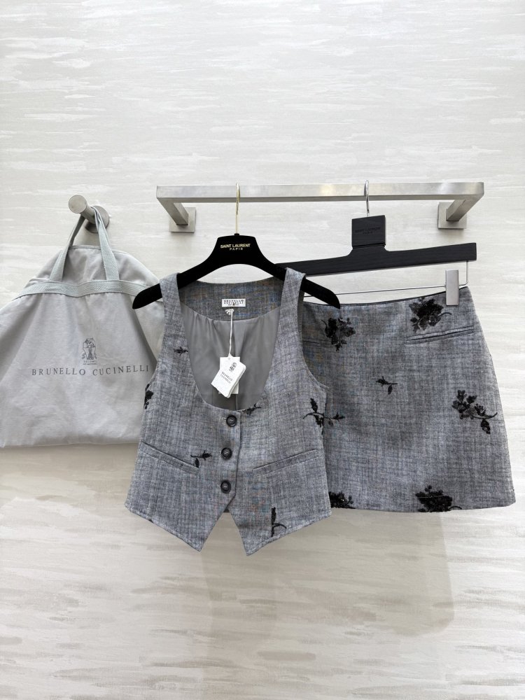 Костюм лляної жіночий