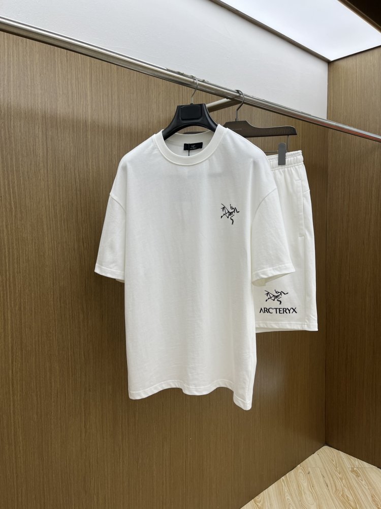 Костюм мужской (футболка и шорты)