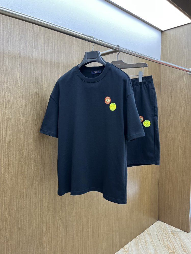 Костюм мужской (футболка и шорты)