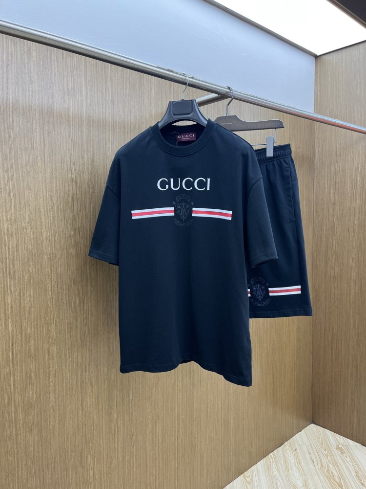 Костюм мужской (футболка и шорты)