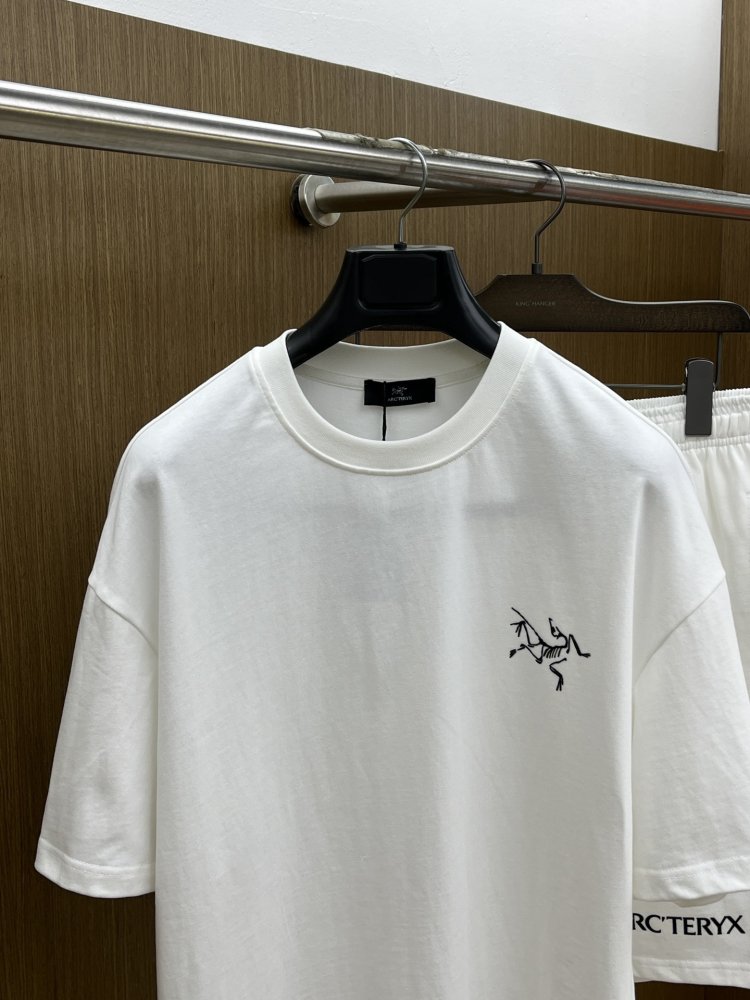 Костюм мужской (футболка и шорты) фото 2