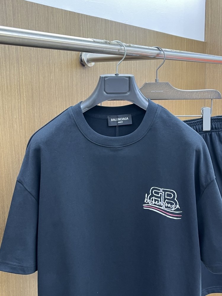 Costume male (T-shirt and shorts) фото 2