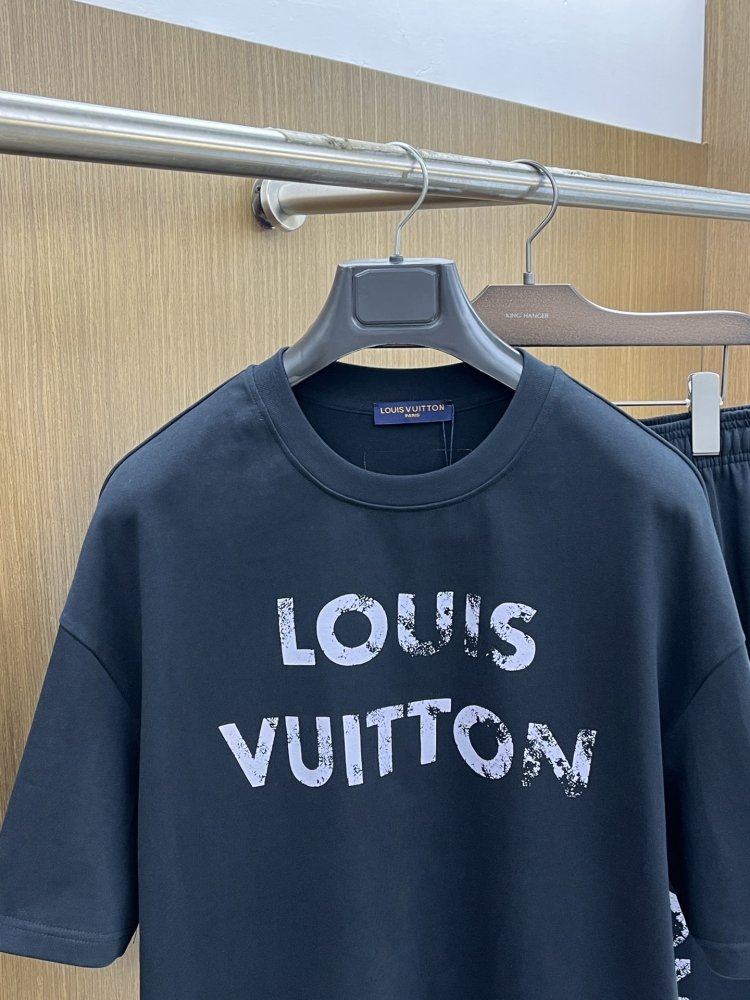 Costume male (T-shirt and shorts) фото 2