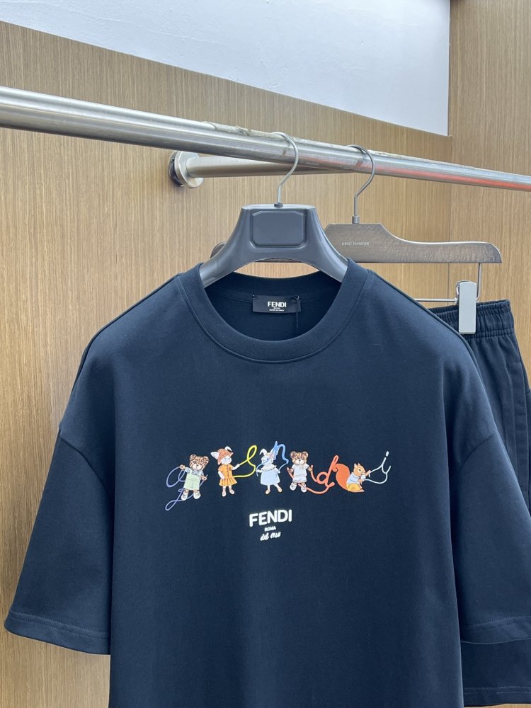 Costume male (T-shirt and shorts) фото 2